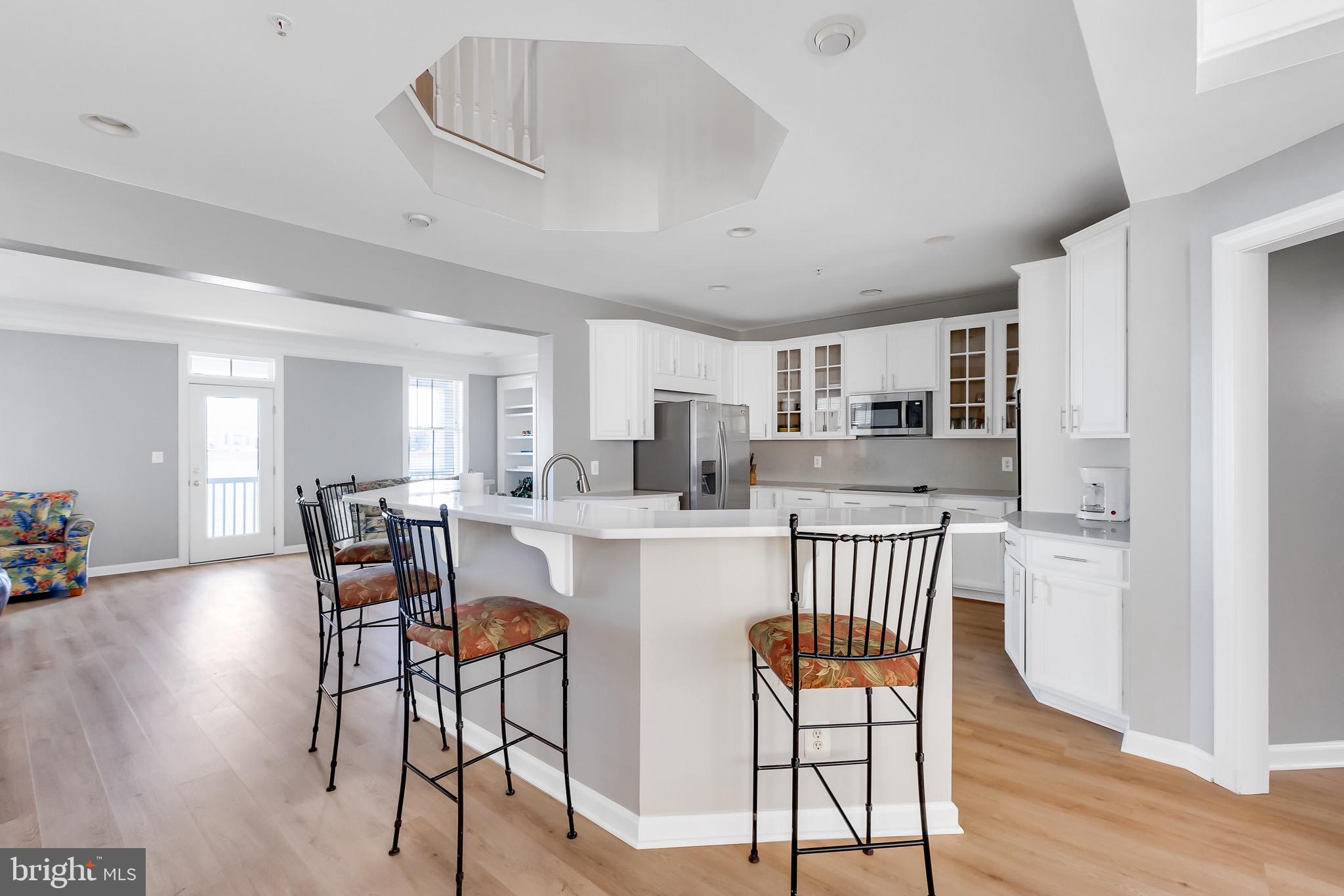 SUNSET ISLAND - Residential