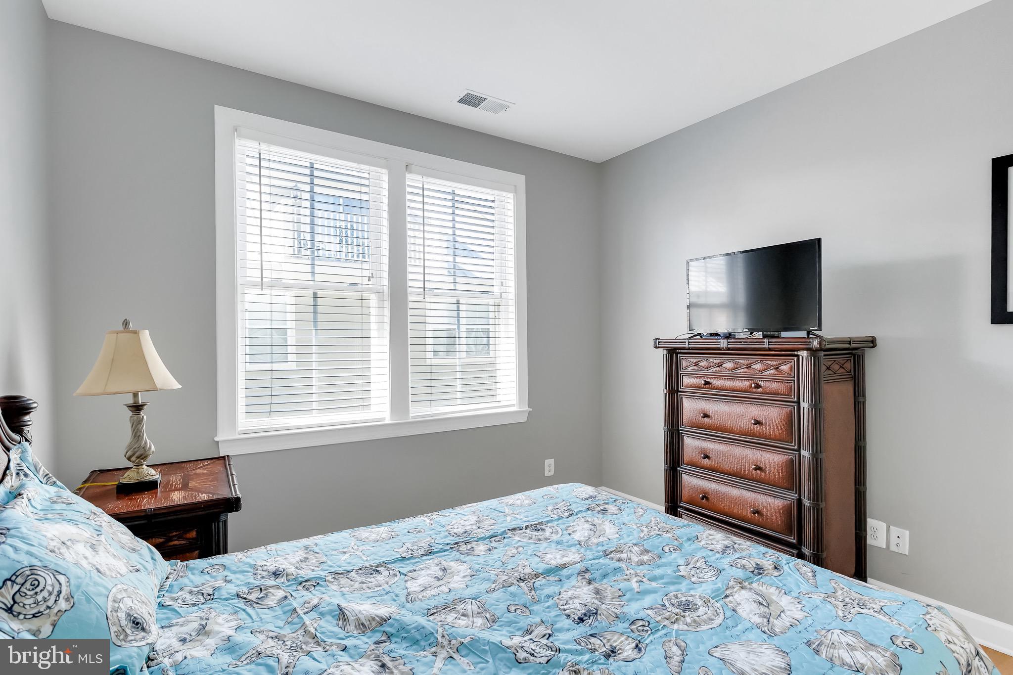 SUNSET ISLAND - Residential