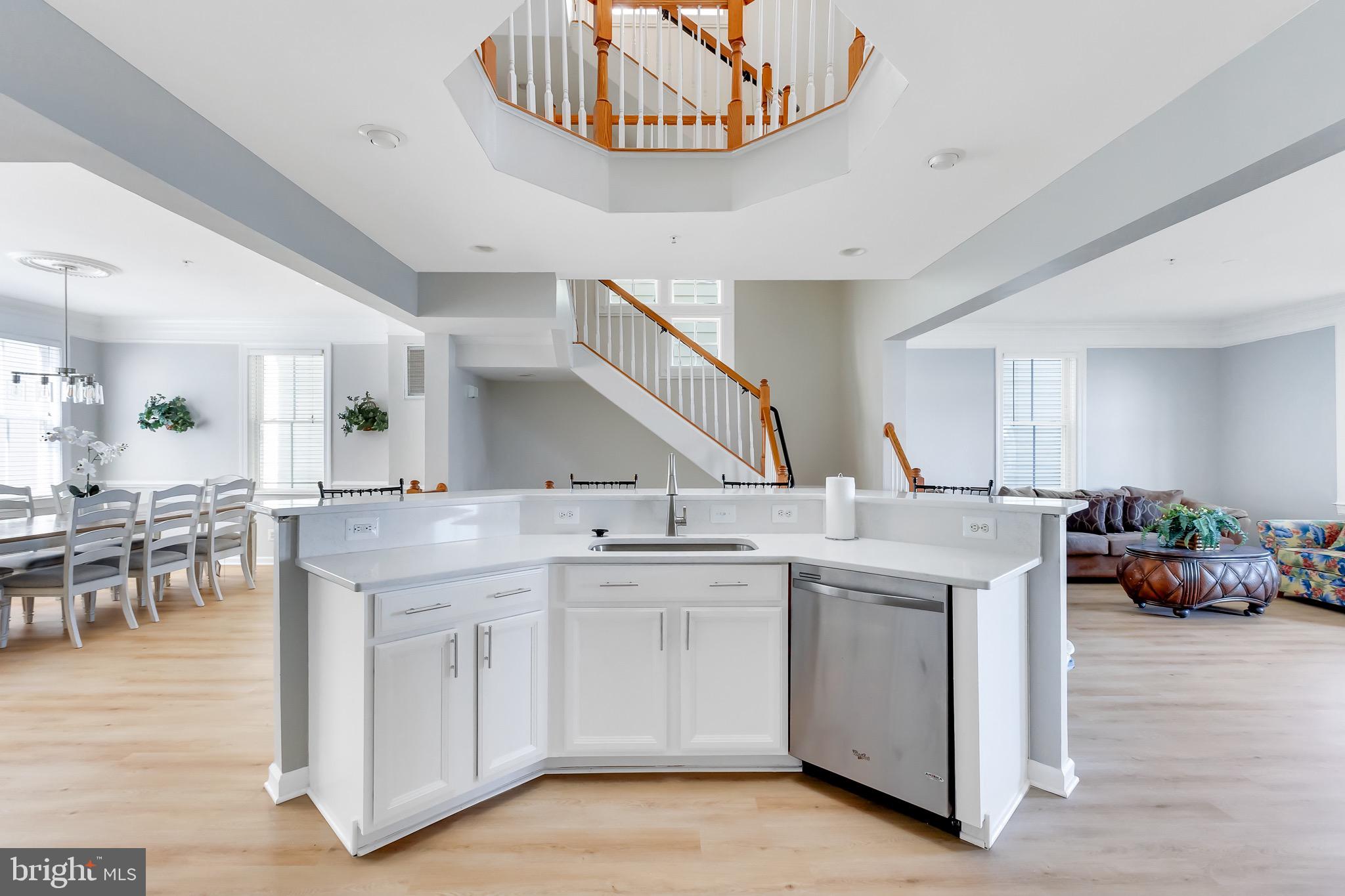 SUNSET ISLAND - Residential