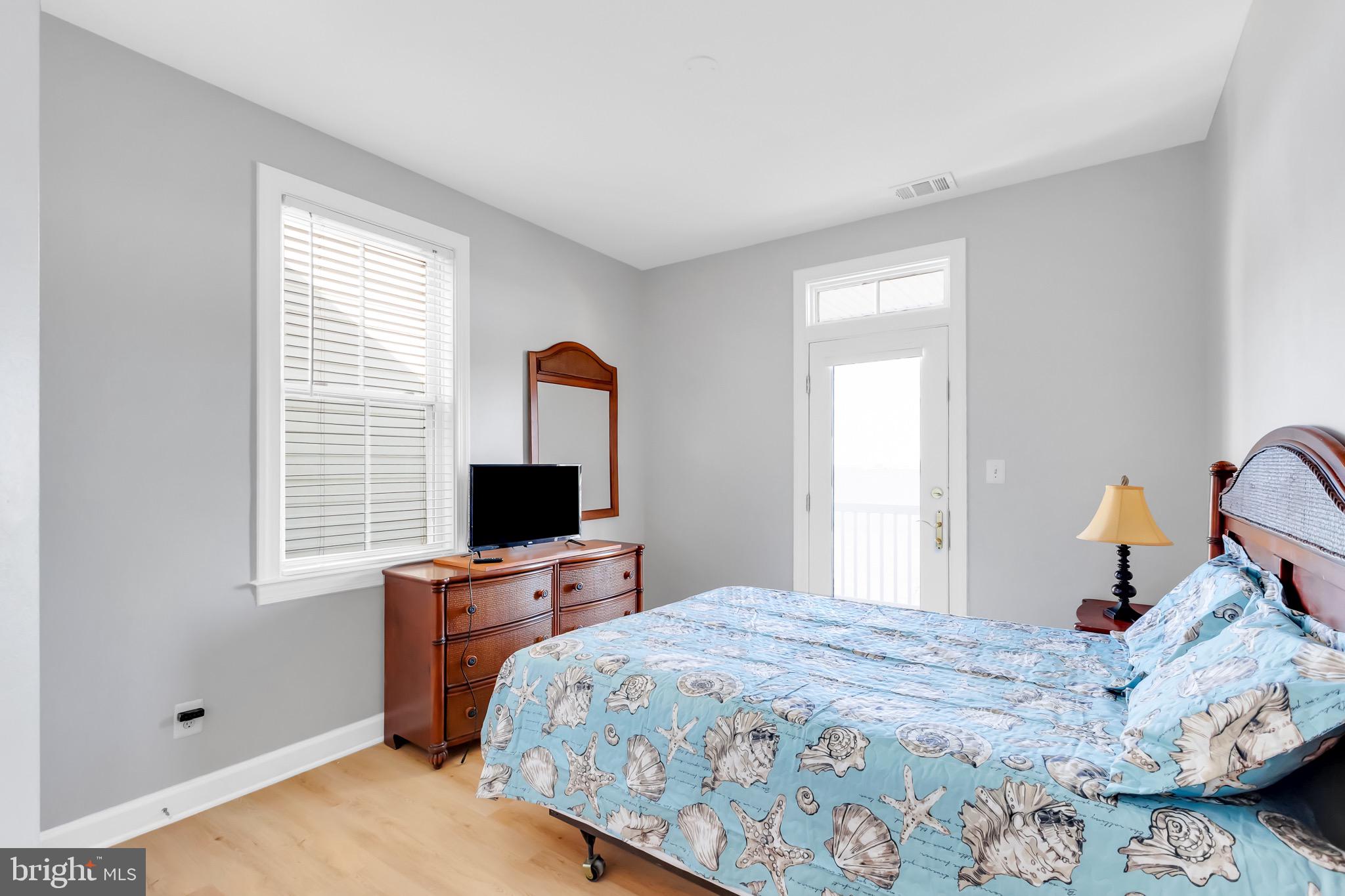 SUNSET ISLAND - Residential