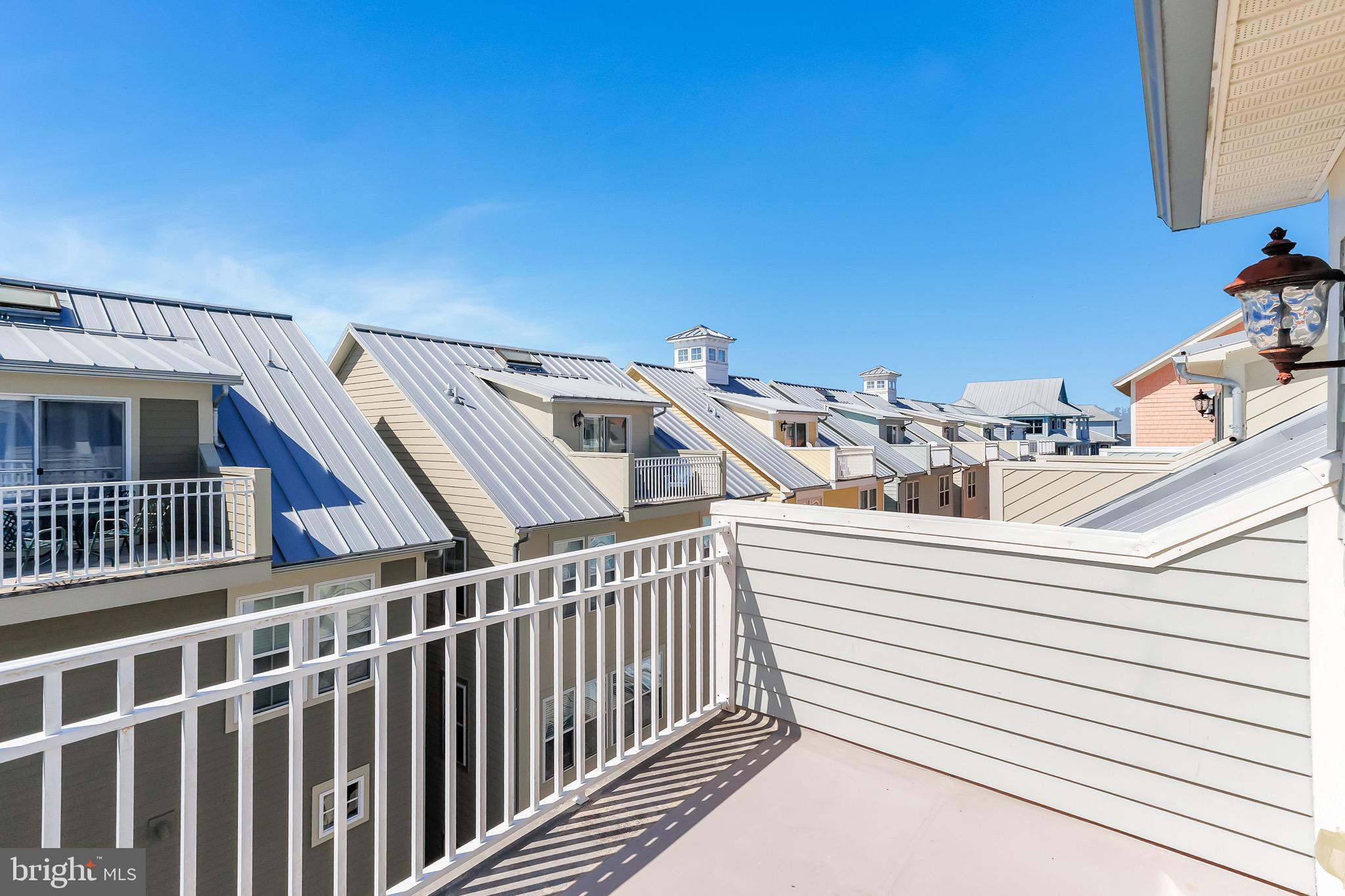 SUNSET ISLAND - Residential