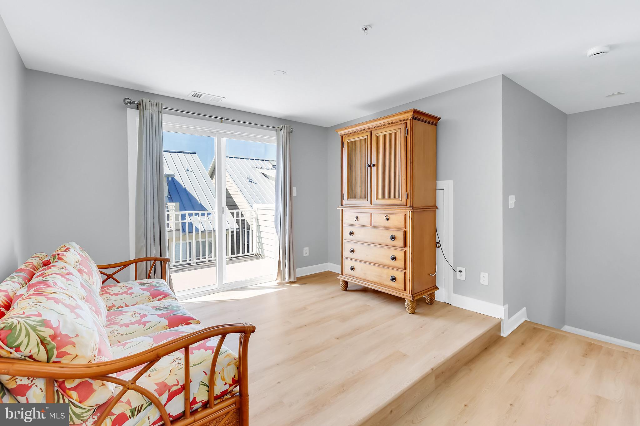 SUNSET ISLAND - Residential