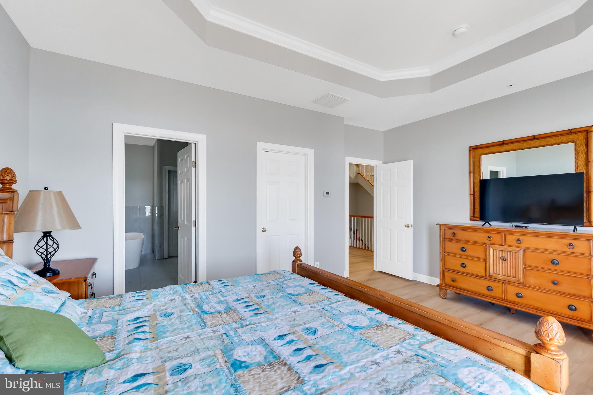 SUNSET ISLAND - Residential