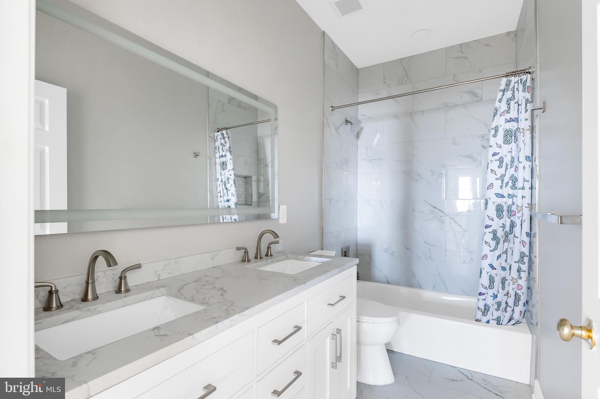 SUNSET ISLAND - Residential