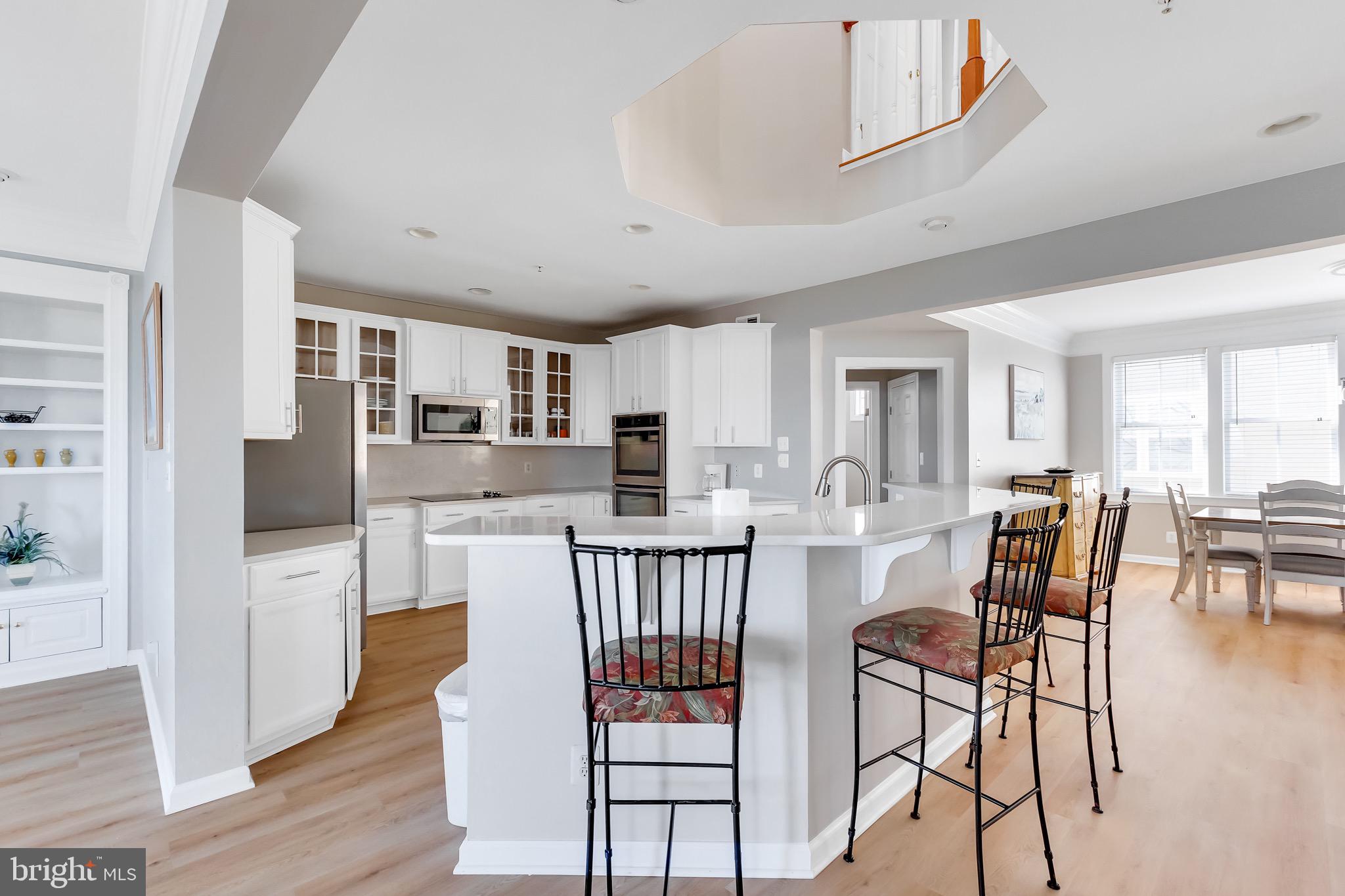 SUNSET ISLAND - Residential