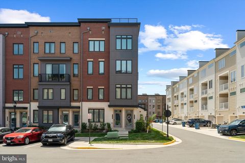 Photo of 43179 Mongold Sqare Sq, ASHBURN, VA 20148 (MLS # VALO2110586)