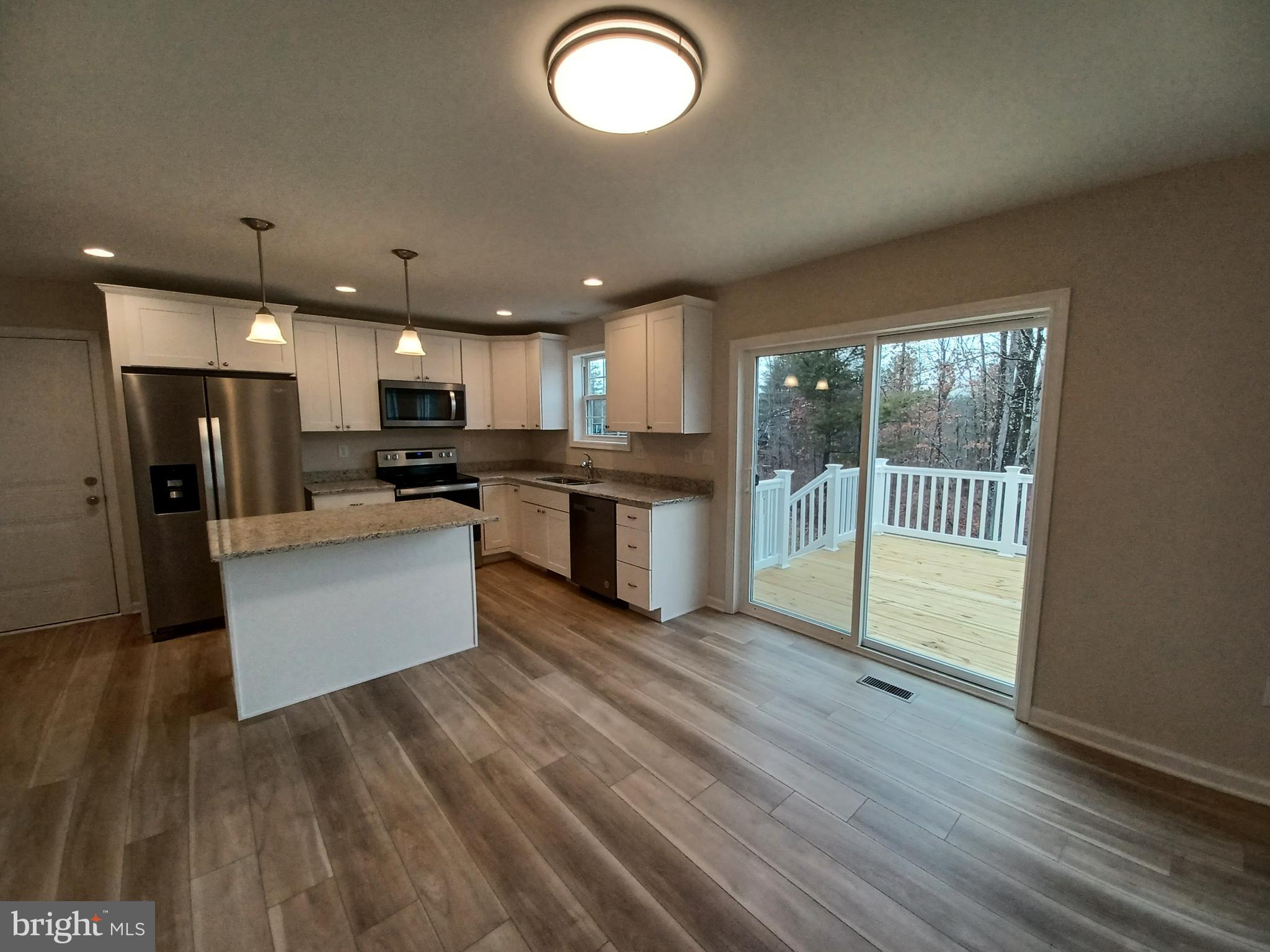 MIDDLE CREEK MANOR - Residential