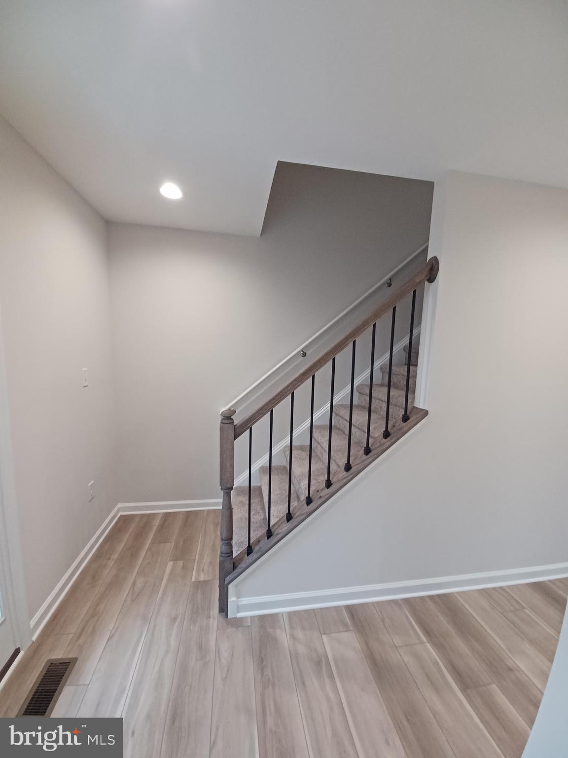 MIDDLE CREEK MANOR - Residential