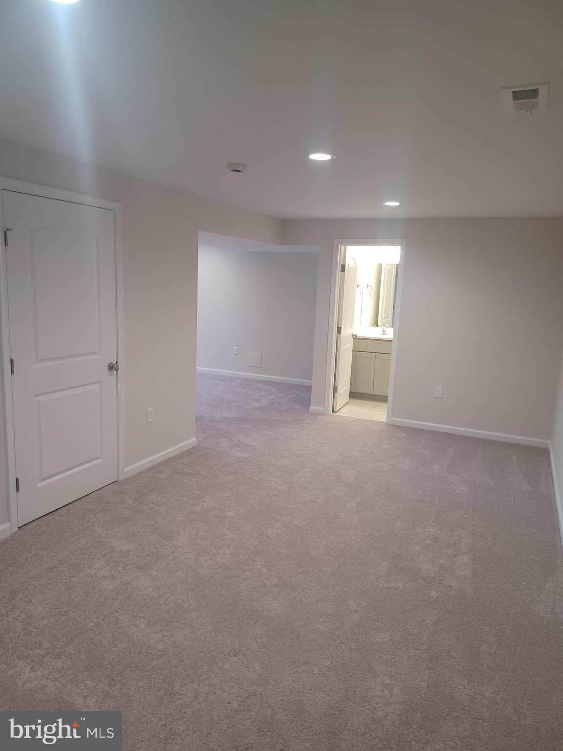 MIDDLE CREEK MANOR - Residential