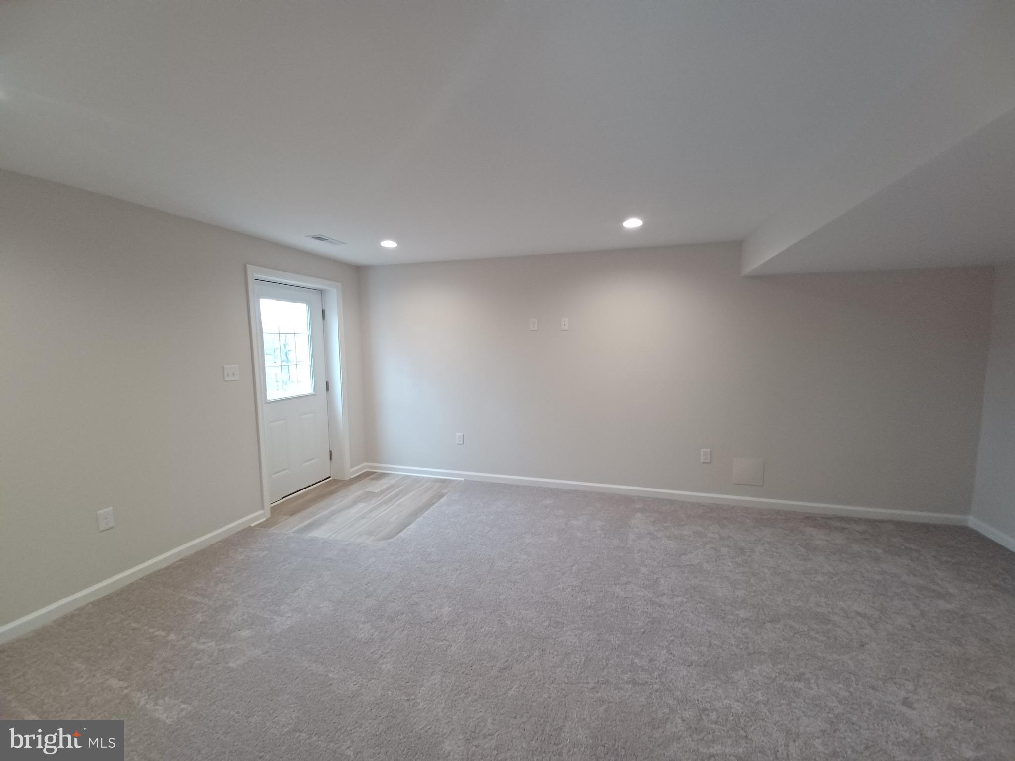 MIDDLE CREEK MANOR - Residential