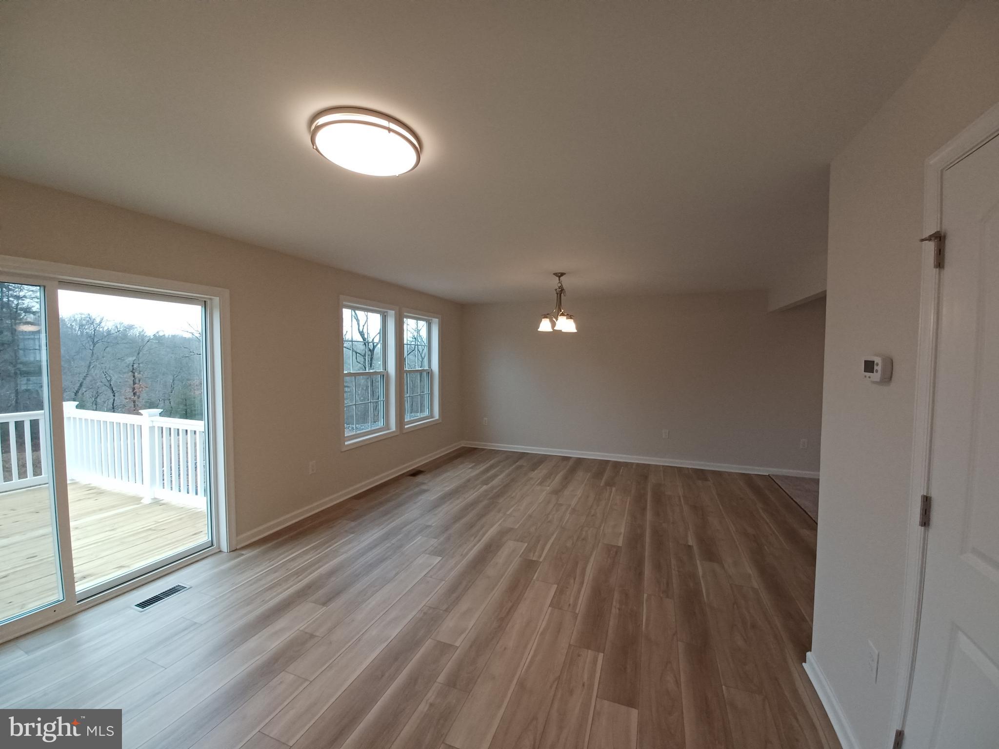 MIDDLE CREEK MANOR - Residential