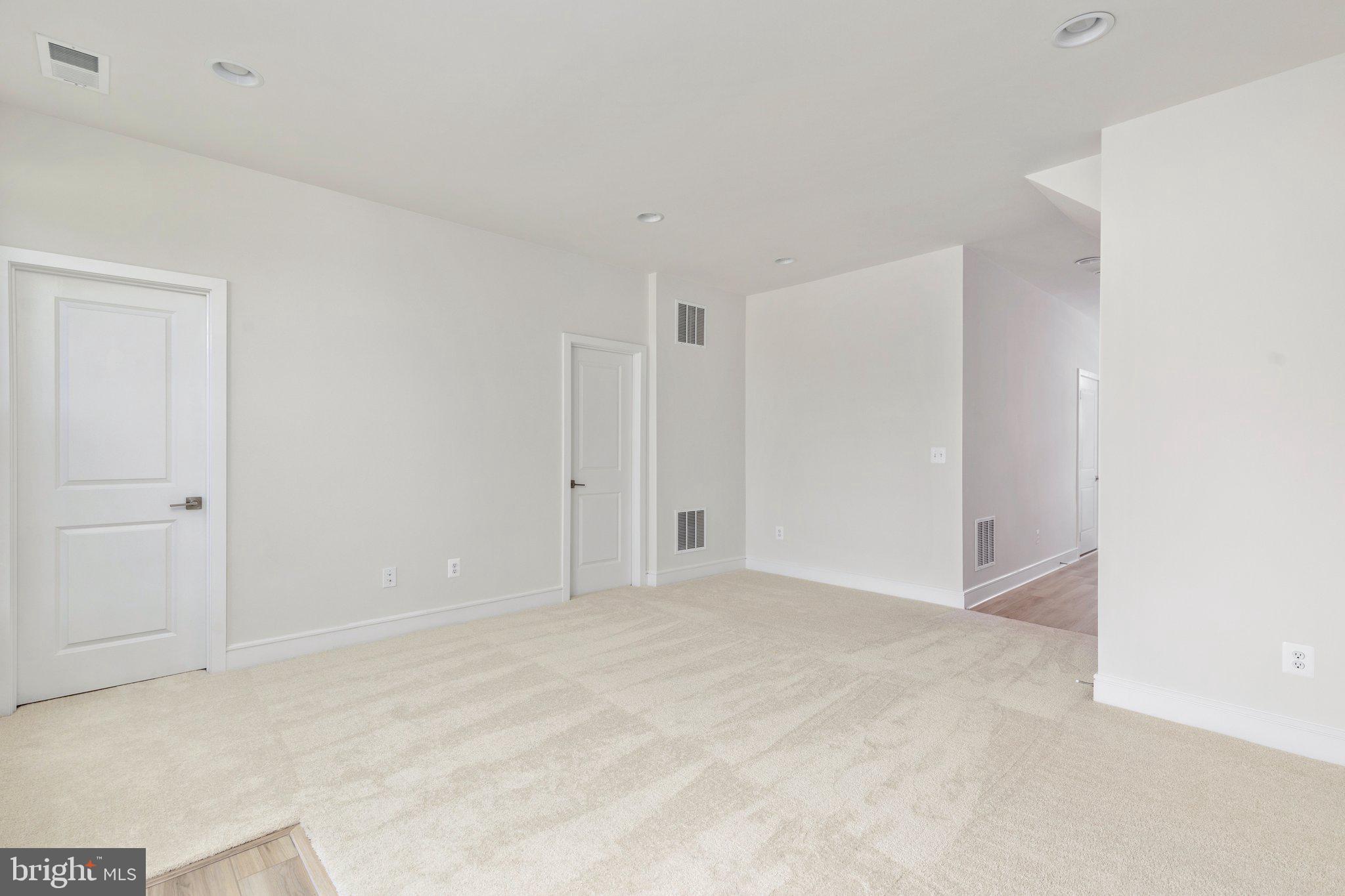 LAKE FREDERICK - Residential Lease