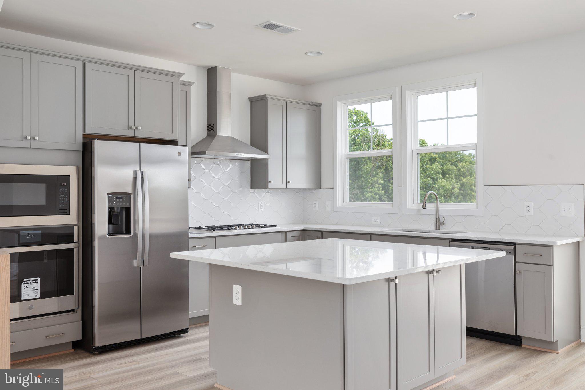 LAKE FREDERICK - Residential Lease