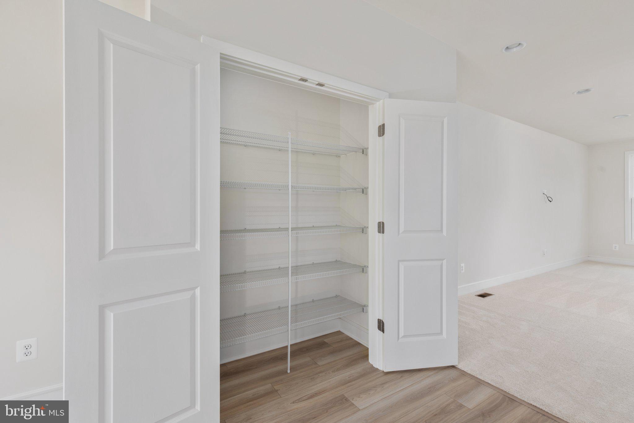 LAKE FREDERICK - Residential Lease