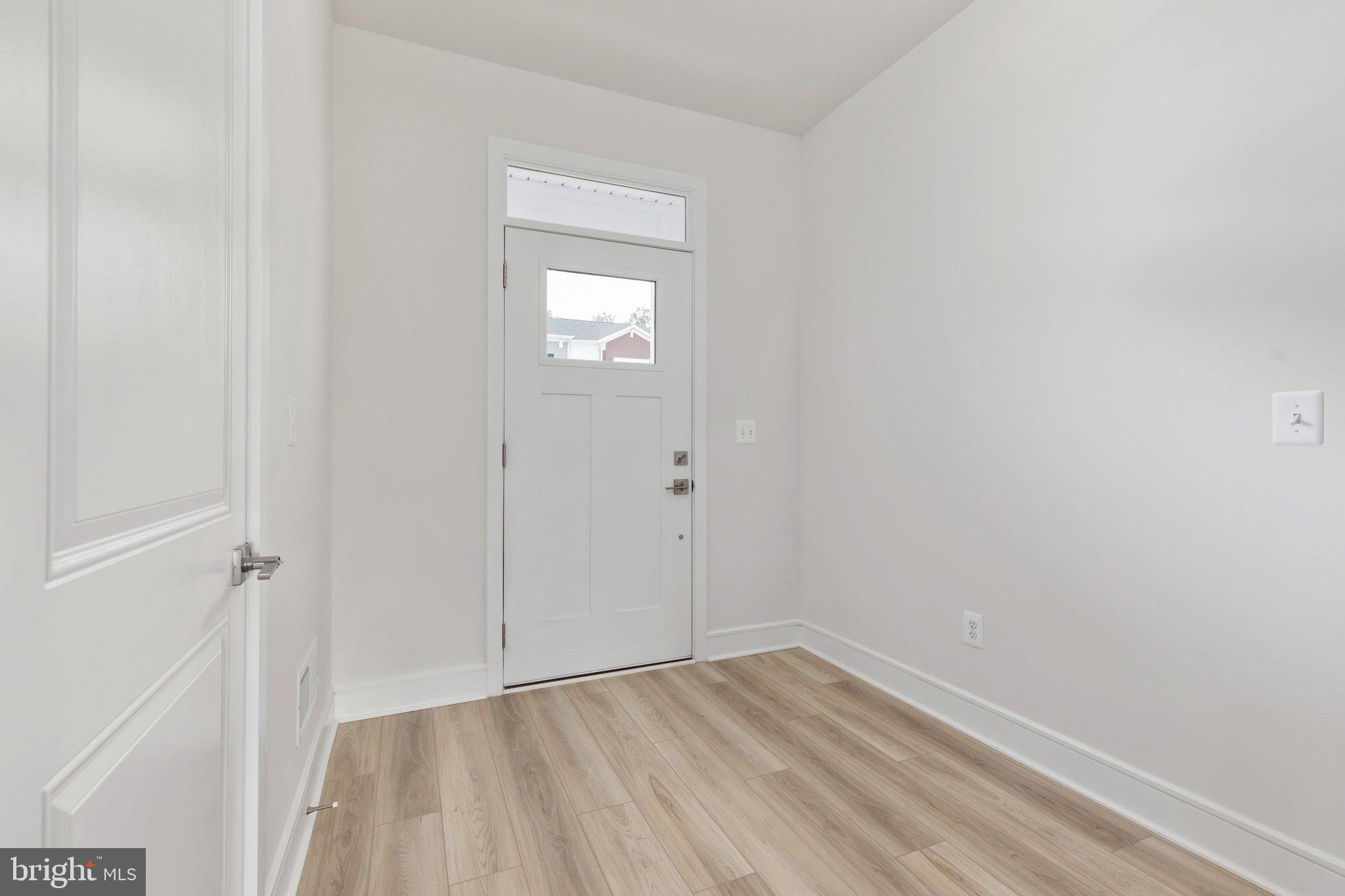 LAKE FREDERICK - Residential Lease