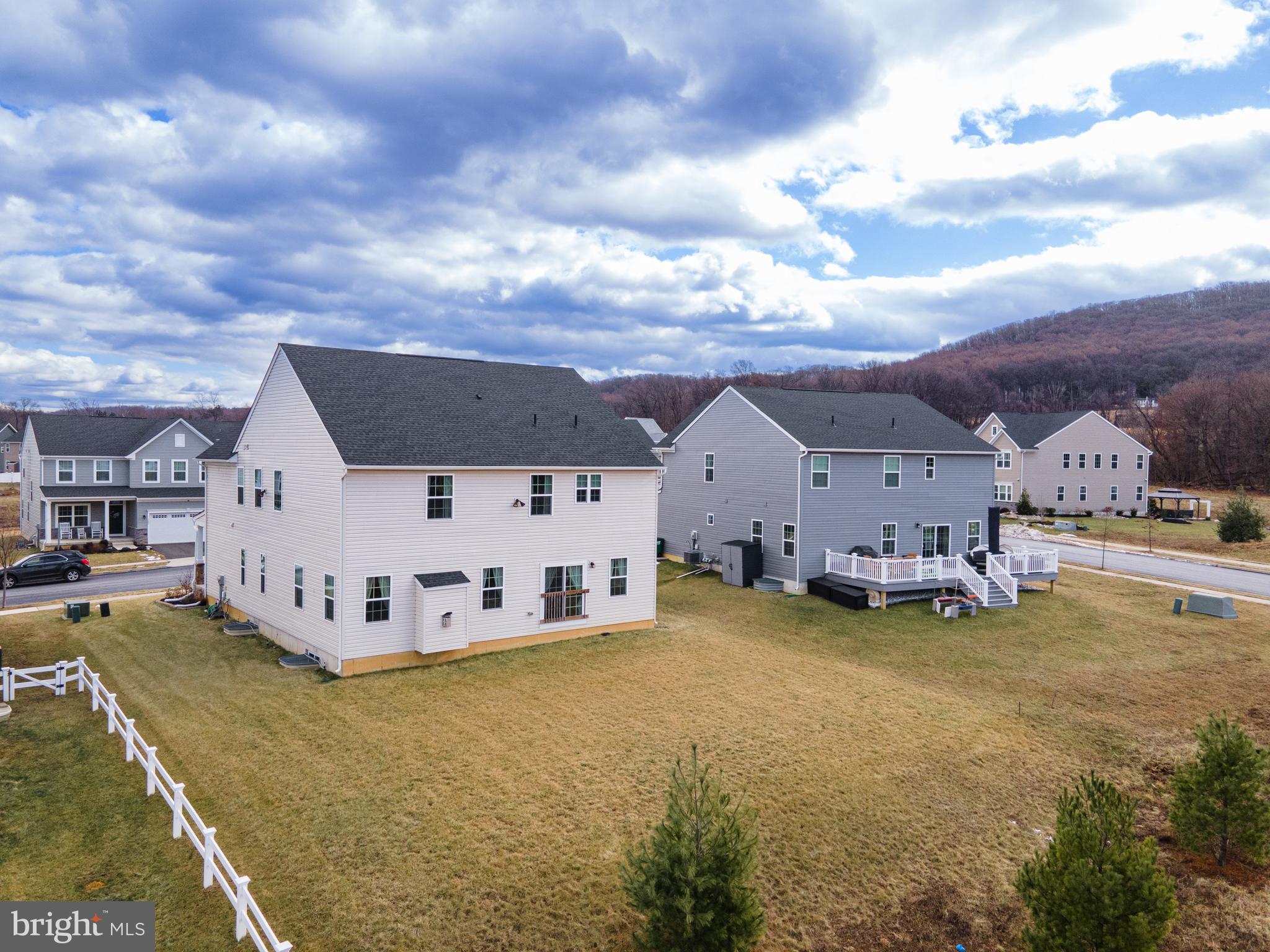 STONE HILL MEADOWS - Residential