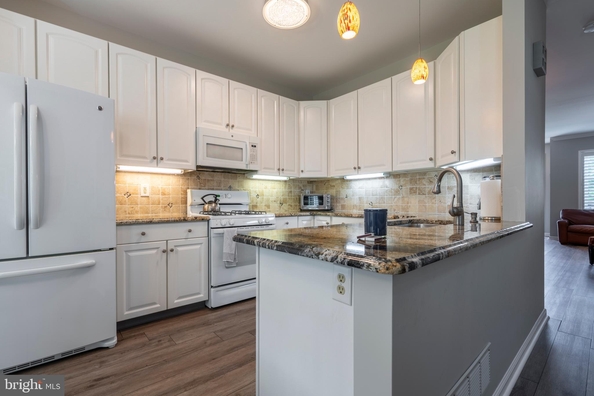 HAMPTON GREEN - Residential