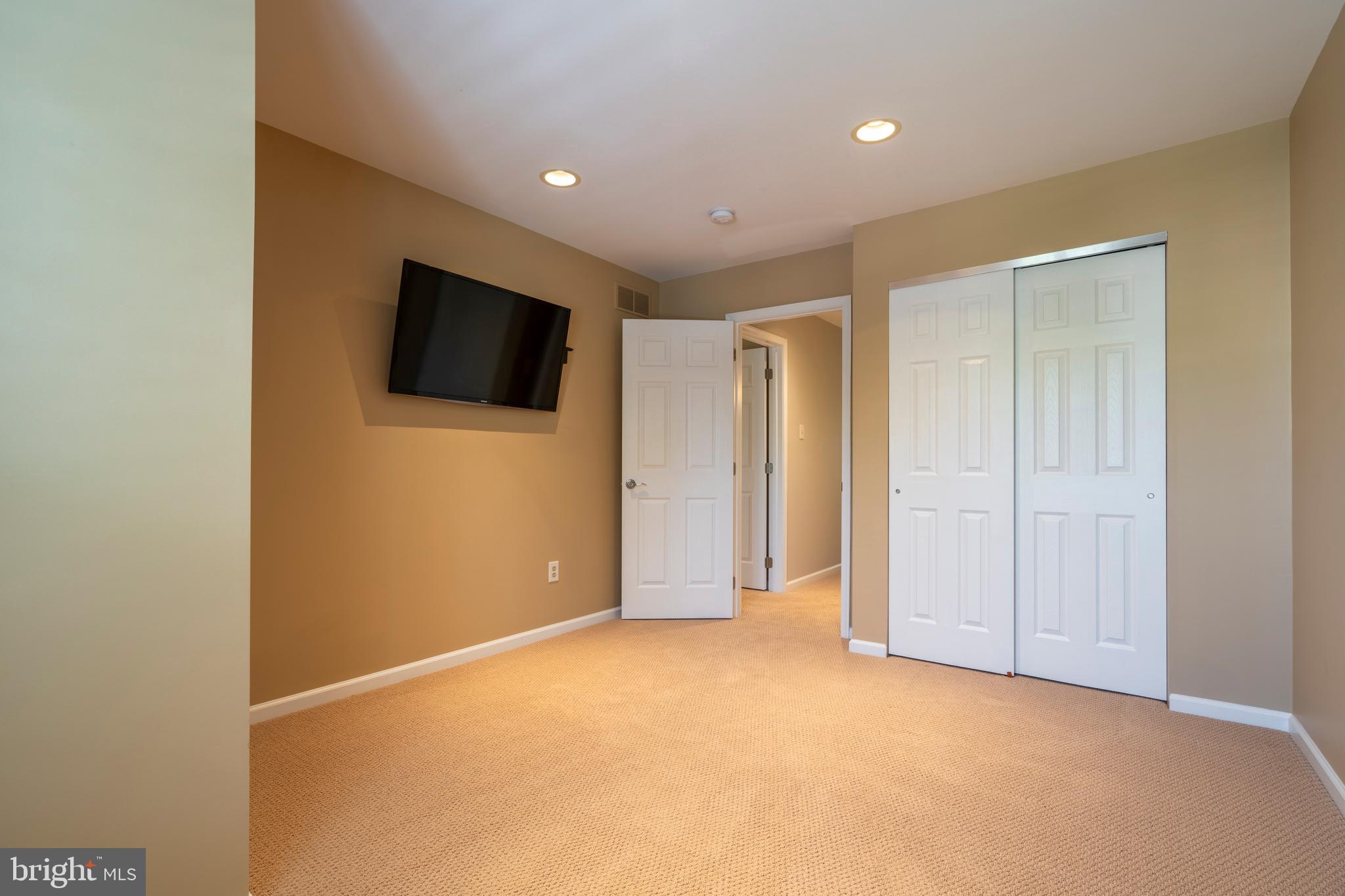 HAMPTON GREEN - Residential