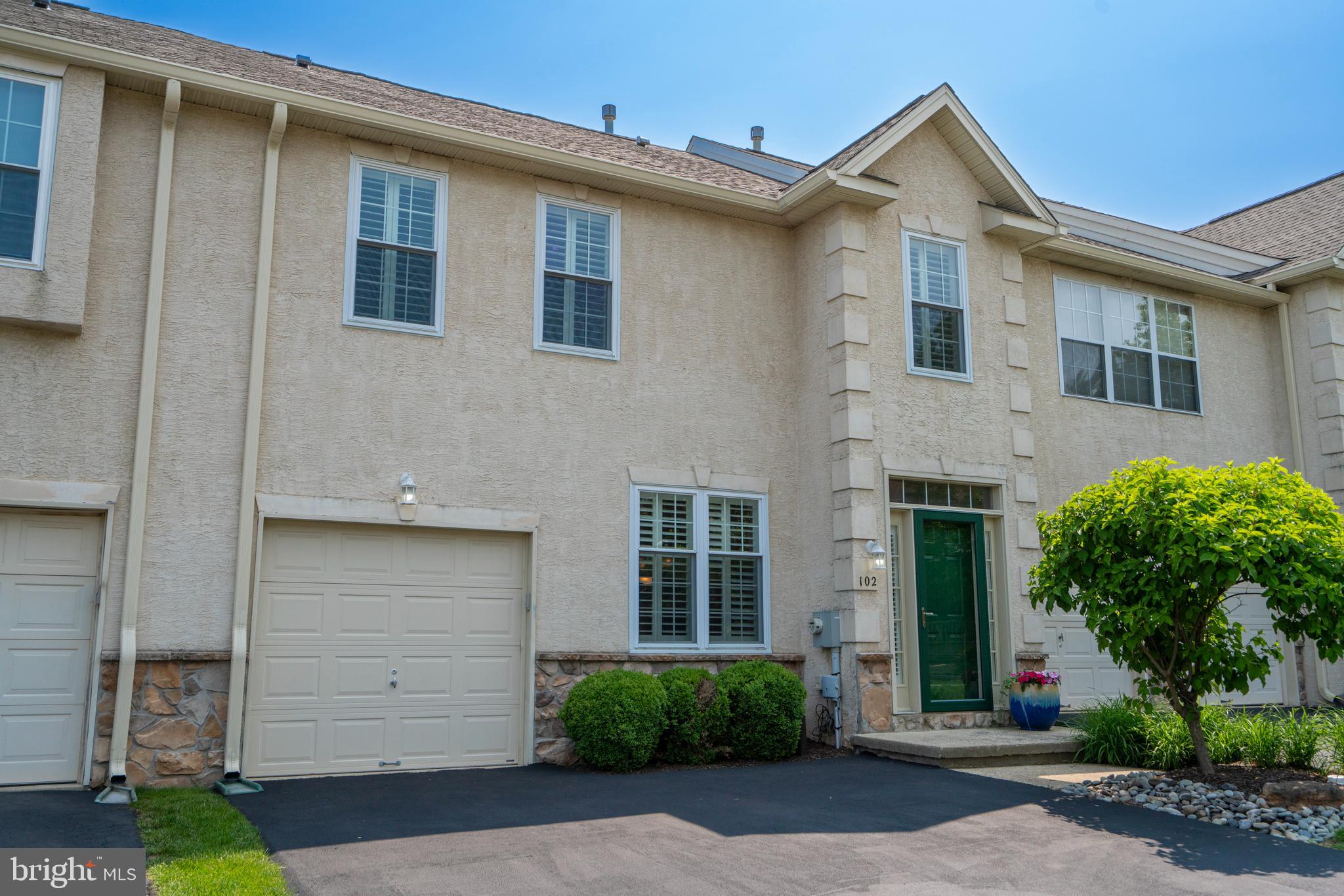 HAMPTON GREEN - Residential