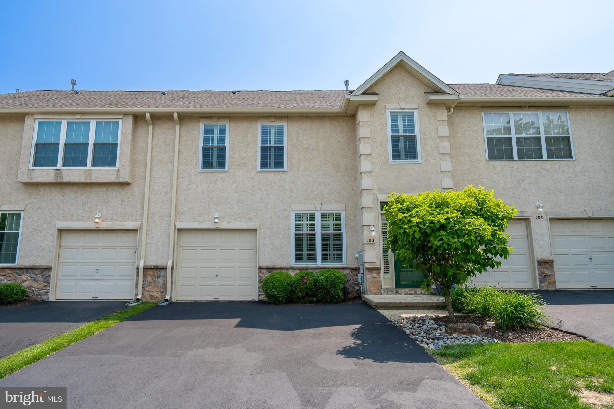 HAMPTON GREEN - Residential