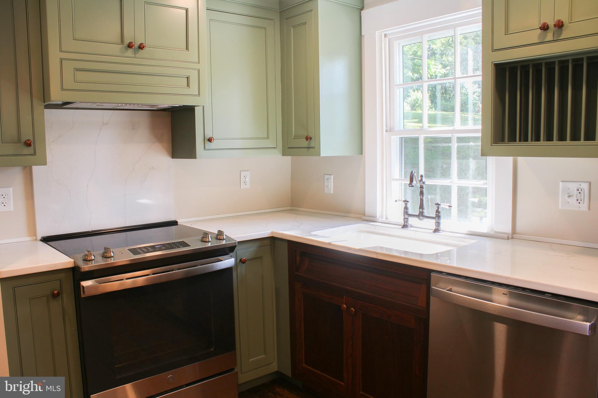 242 FORT BOWMAN ROAD
