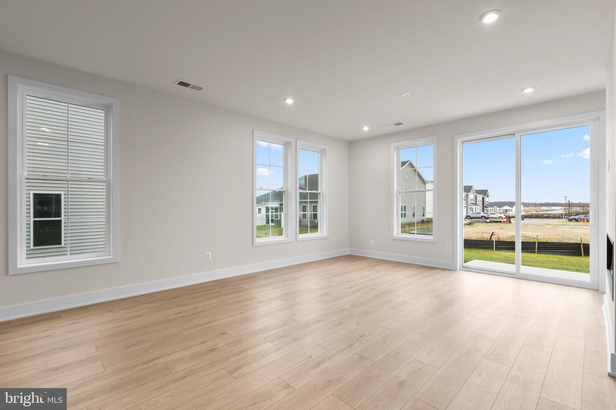 HIATT POINTE AT SNOWDEN BRIDGE - Residential