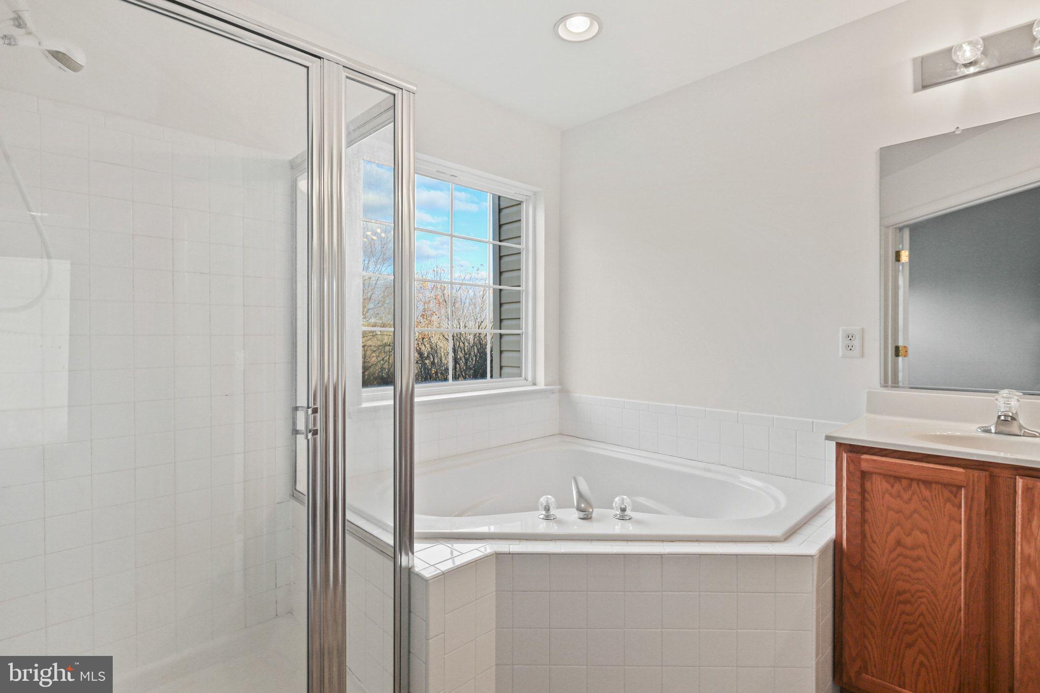 TWIN ARCH CROSSING - Residential