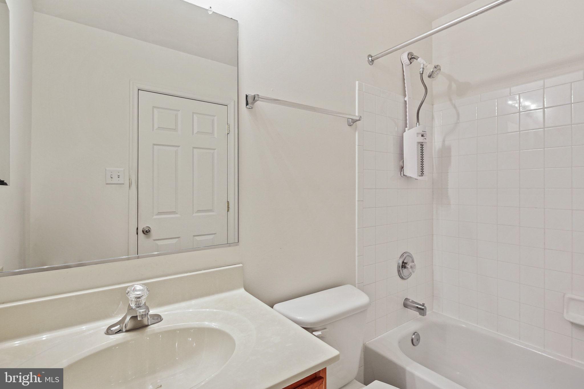 TWIN ARCH CROSSING - Residential