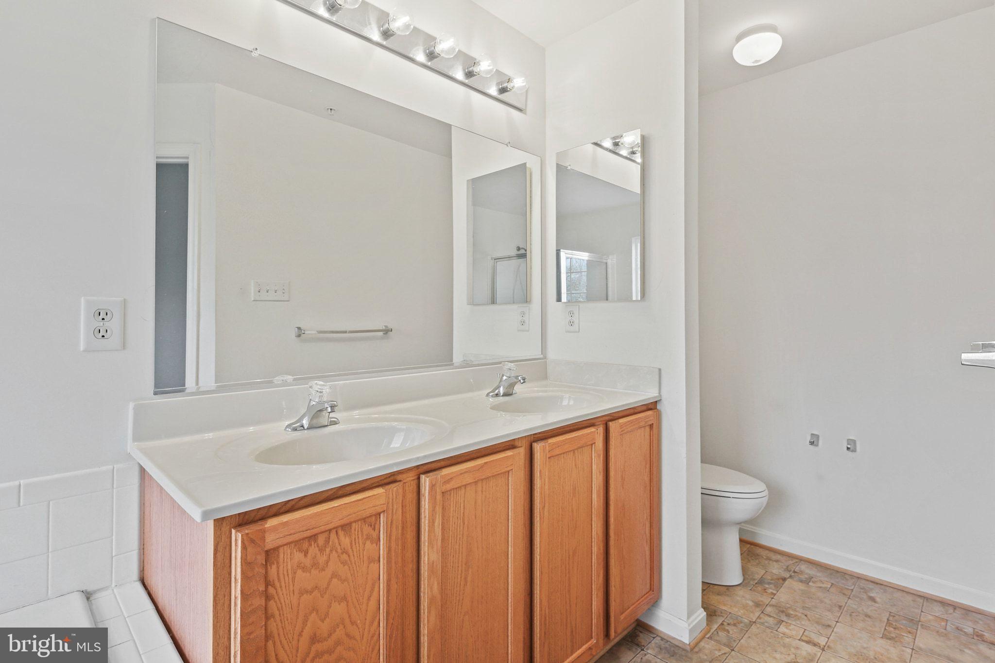 TWIN ARCH CROSSING - Residential