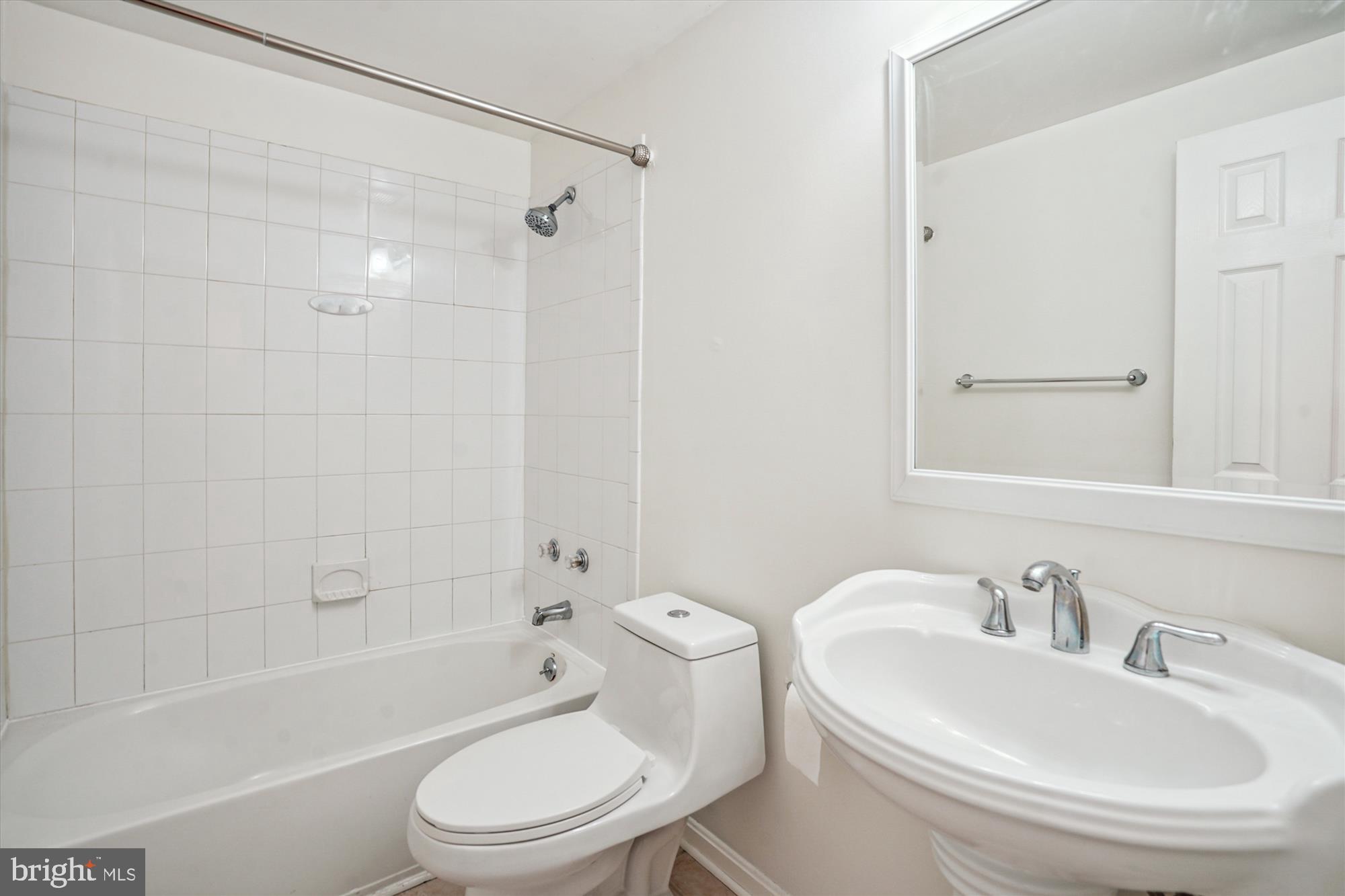 DALE CITY - Residential Lease