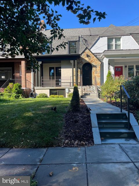 4526 NE SOUTH DAKOTA AVENUE NE WASHINGTON DC 20017
