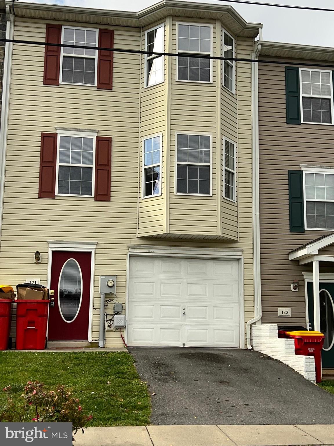 This three level townhouse features 3 bedrooms, 2 full bath and one half bath. Pets are case by case with a monthly pet fee. Monthly income must be around $4,800 per month to qualify. Applicants must pass a background and credit history check. Please use the online application provided.