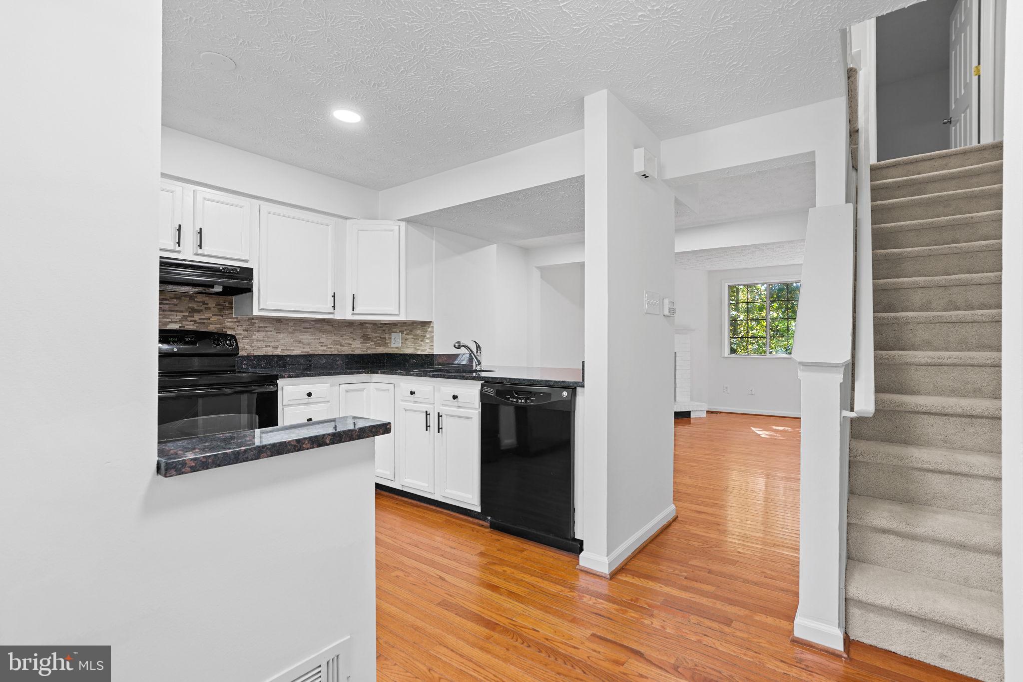 8006 GRANDVIEW COURT