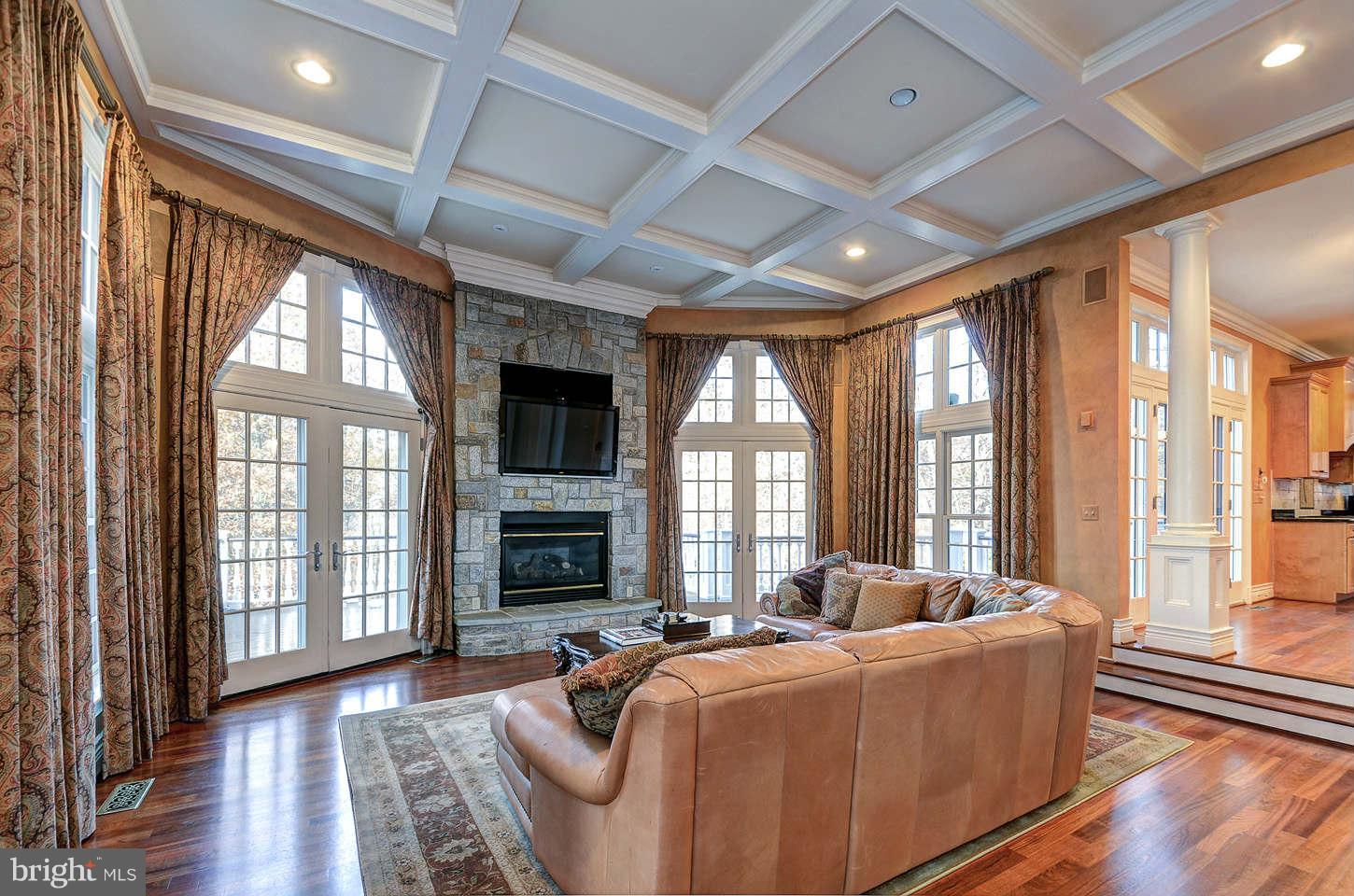 MCLEAN FALLS AT CHINQUAP - Residential