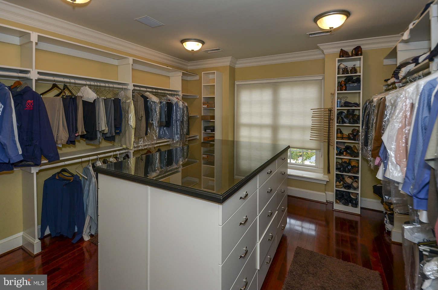 MCLEAN FALLS AT CHINQUAP - Residential