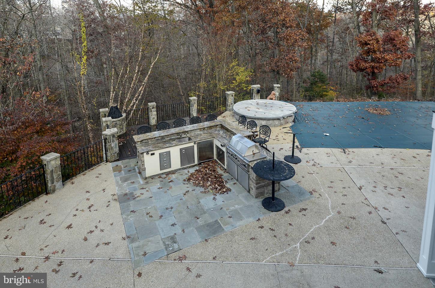 MCLEAN FALLS AT CHINQUAP - Residential