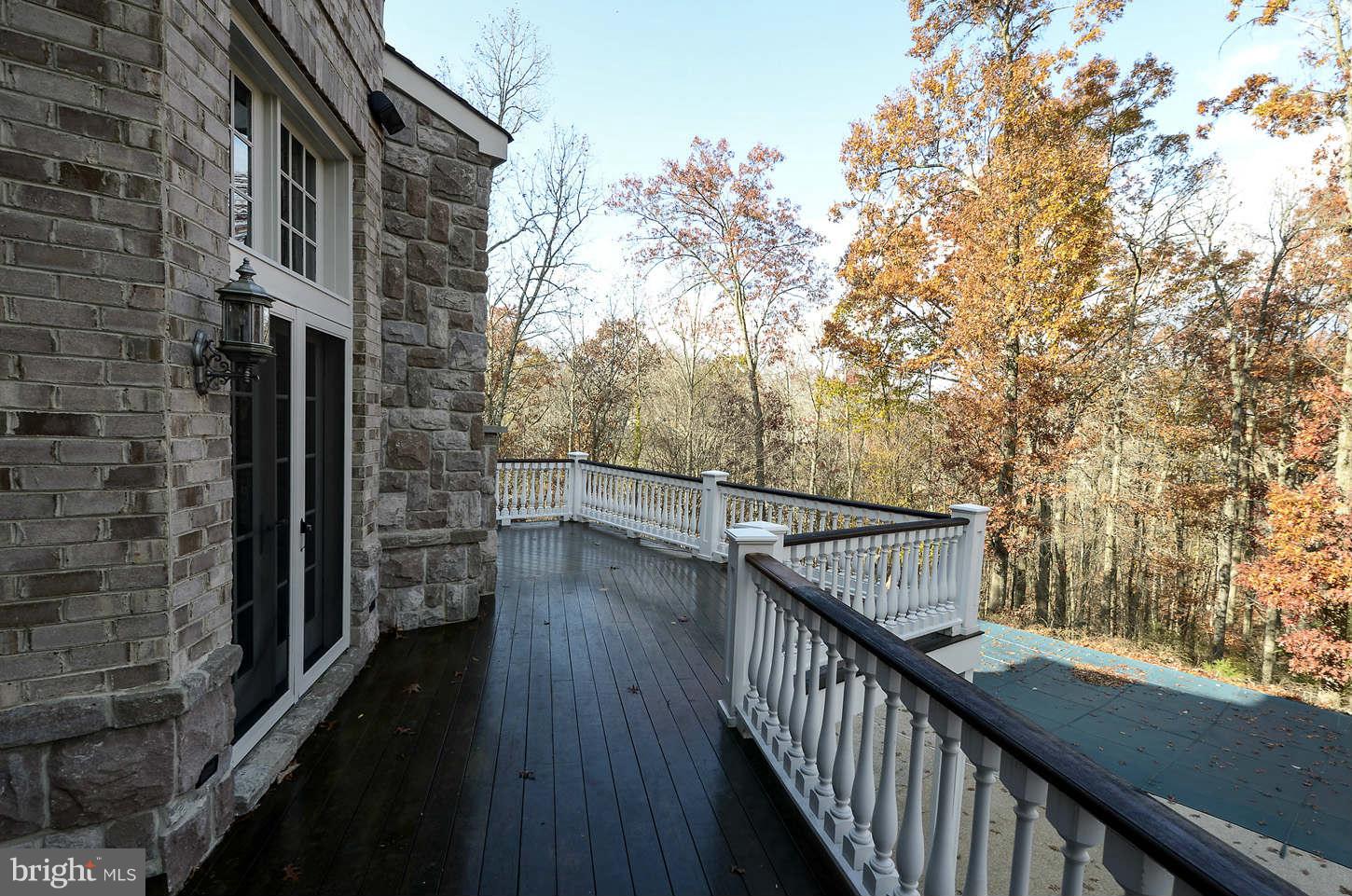 MCLEAN FALLS AT CHINQUAP - Residential