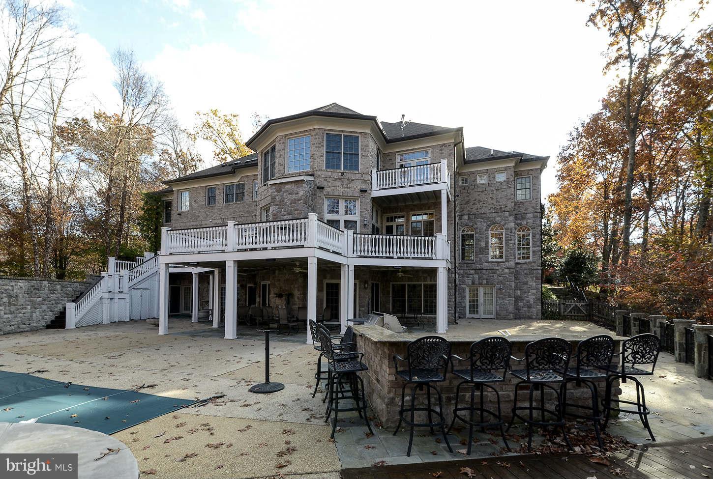 MCLEAN FALLS AT CHINQUAP - Residential