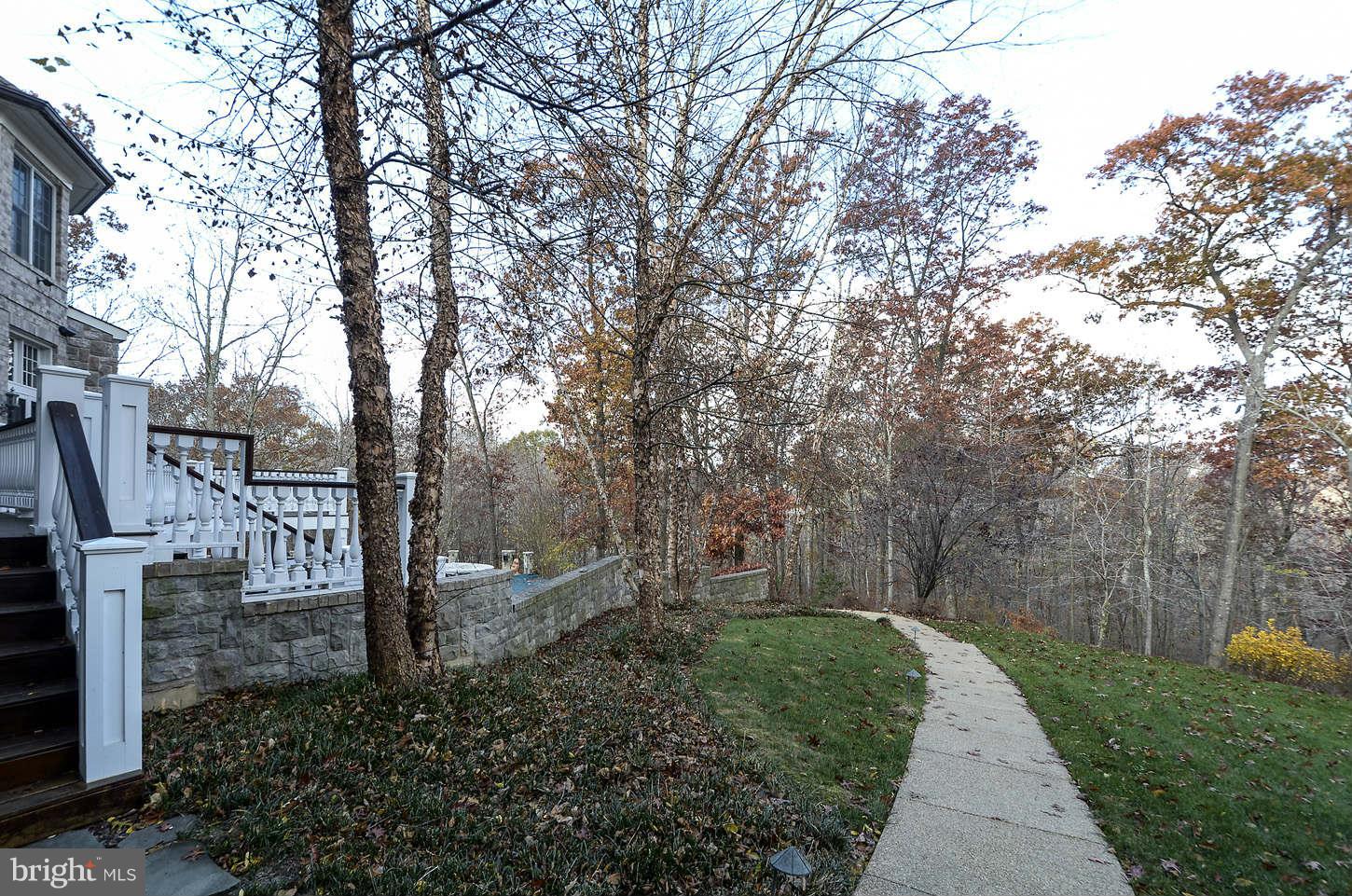 MCLEAN FALLS AT CHINQUAP - Residential