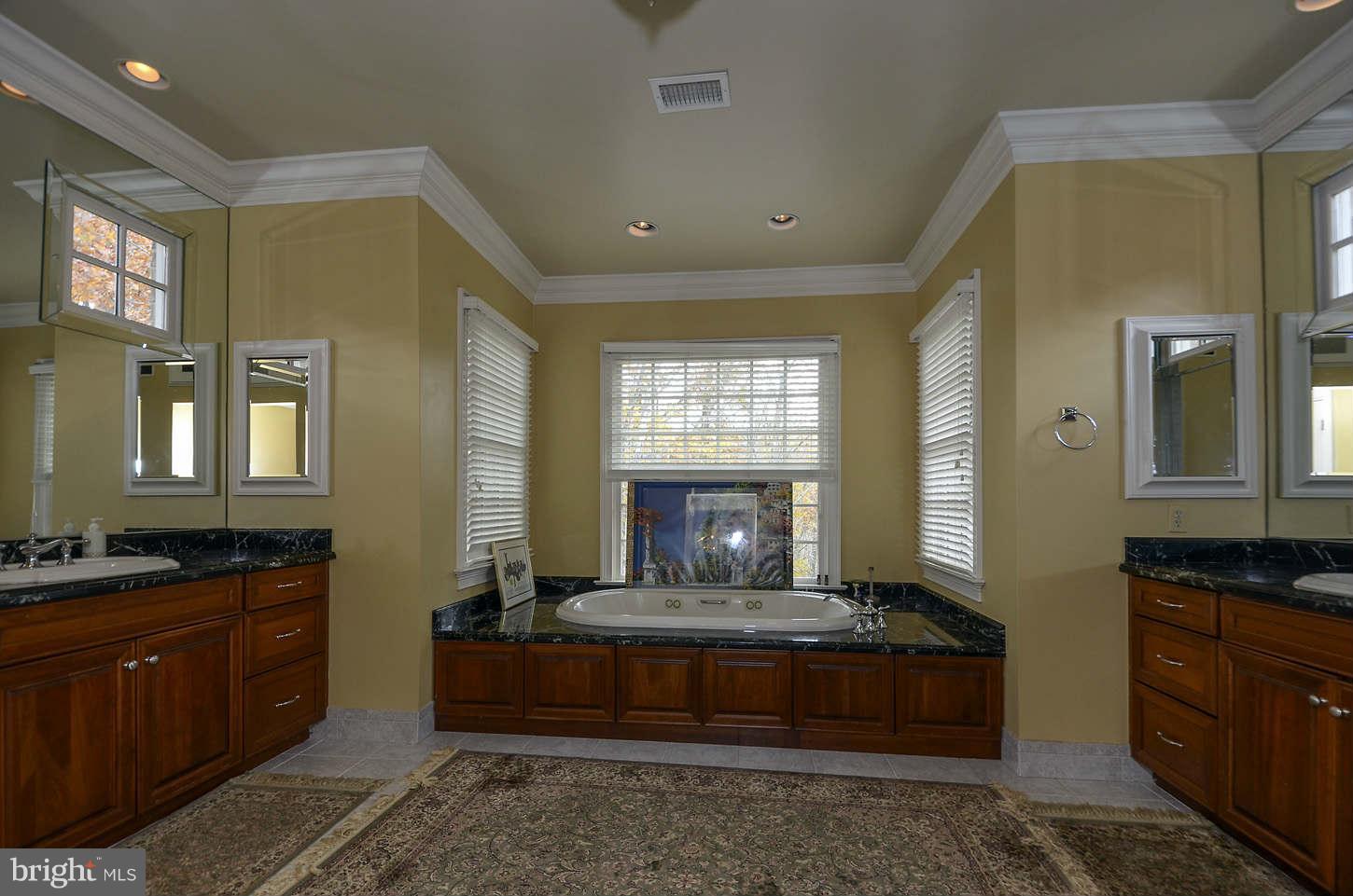 MCLEAN FALLS AT CHINQUAP - Residential