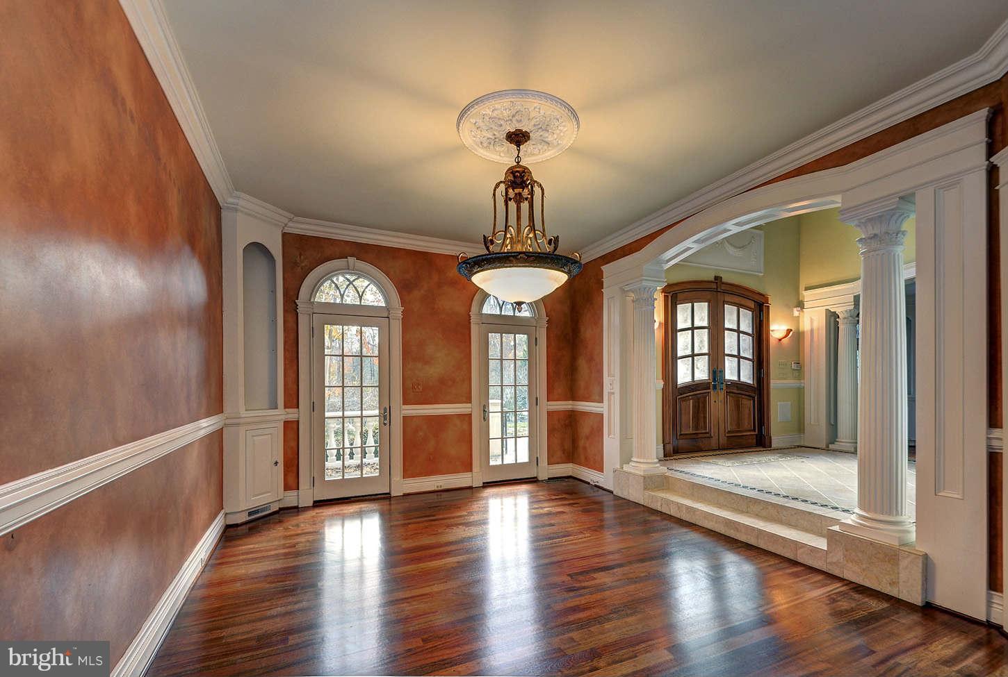 MCLEAN FALLS AT CHINQUAP - Residential