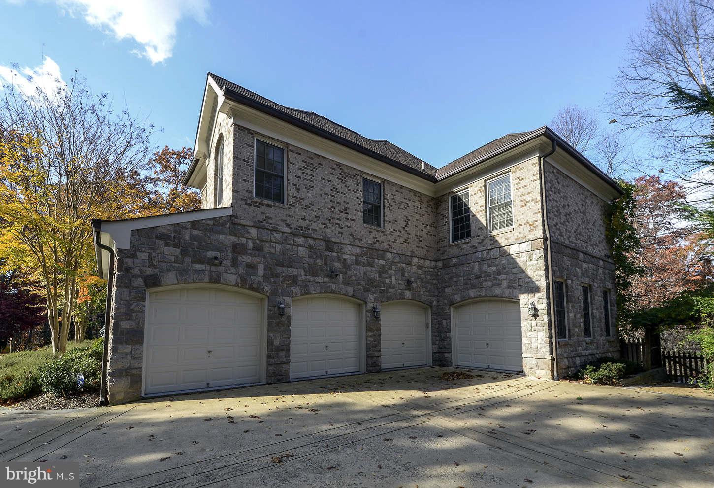 MCLEAN FALLS AT CHINQUAP - Residential