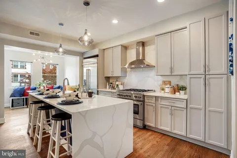 MLS: DCDC2193170