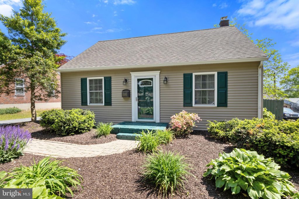 Photo of 2241 Manor Ridge Drive, LANCASTER, PA 17603 (MLS # PALA2069164)