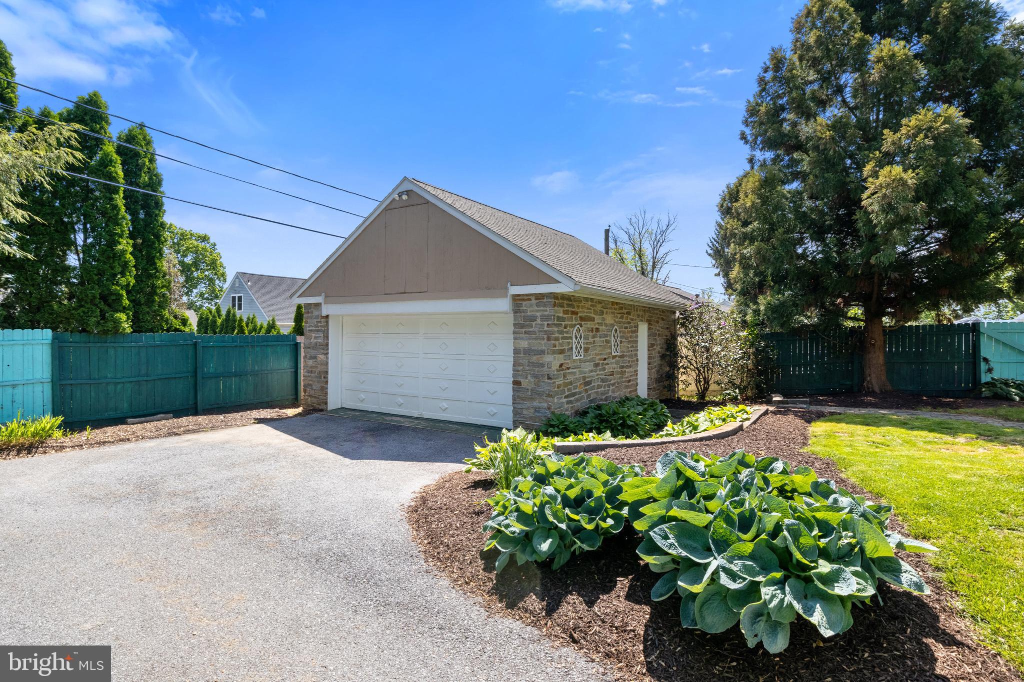 MANOR RIDGE - Residential