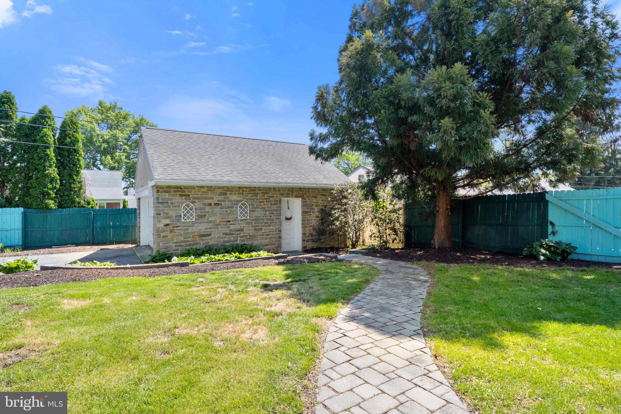 MANOR RIDGE - Residential