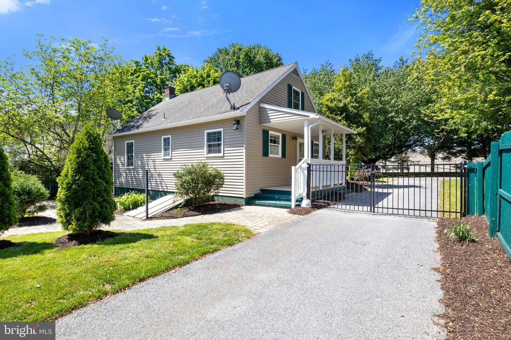 Photo of 2241 Manor Ridge Drive, LANCASTER, PA 17603 (MLS # PALA2069164)