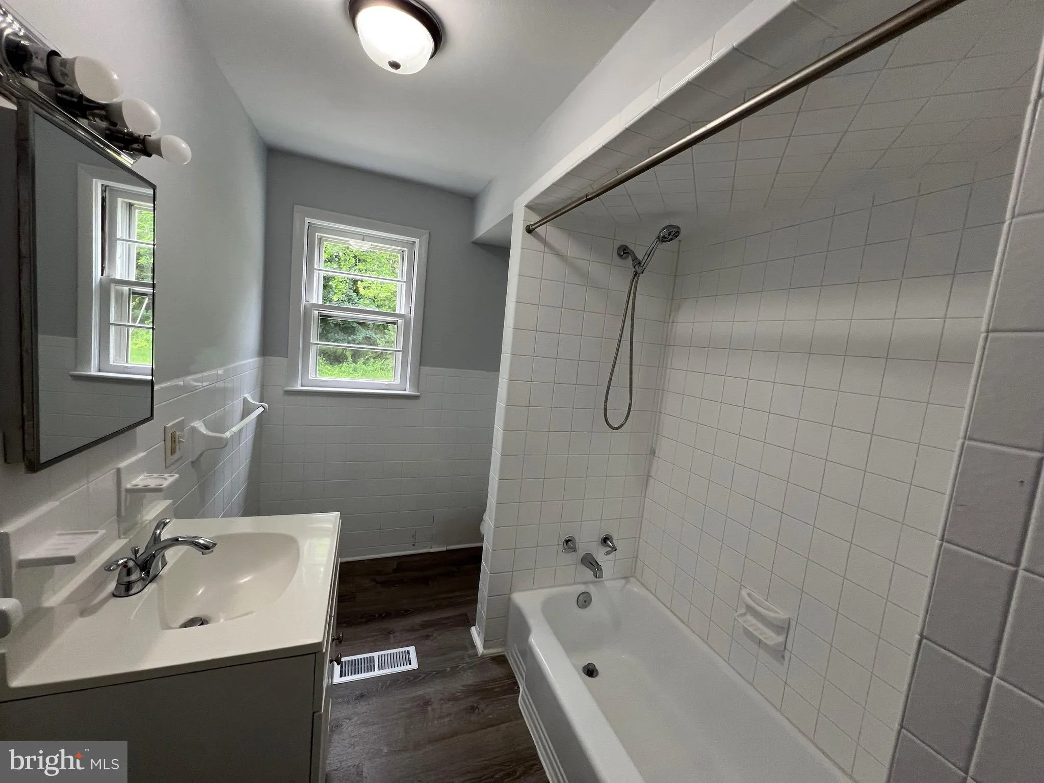 Elmer, New Jersey 08318, United States, 2 Bedrooms Bedrooms, ,1 BathroomBathrooms,Residential,Active,147908