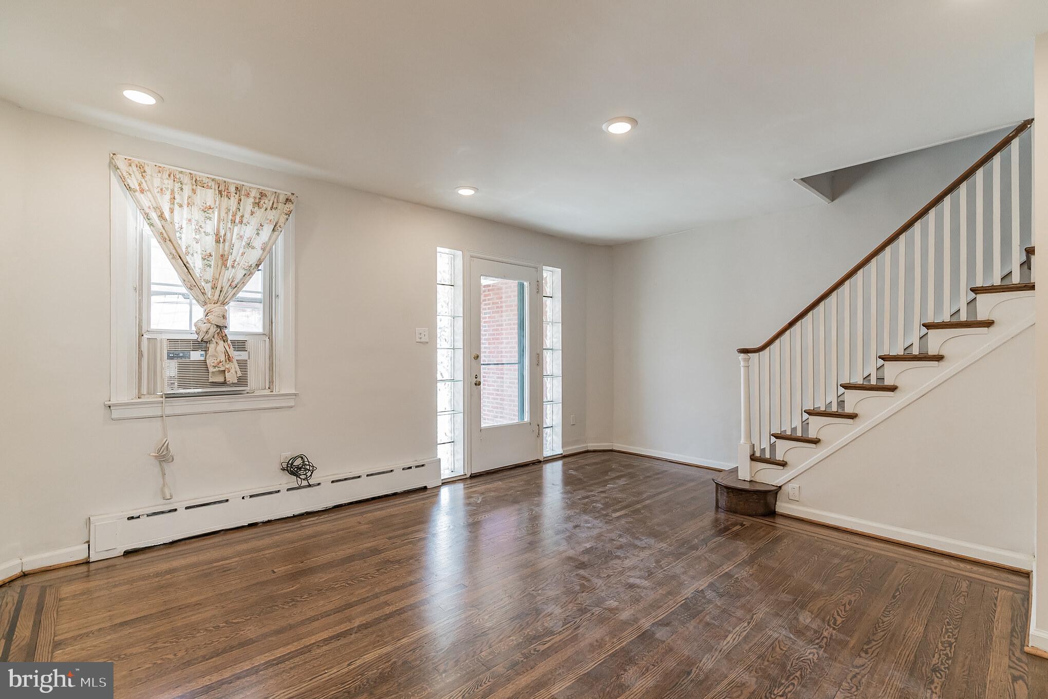 ROXBOROUGH - Residential