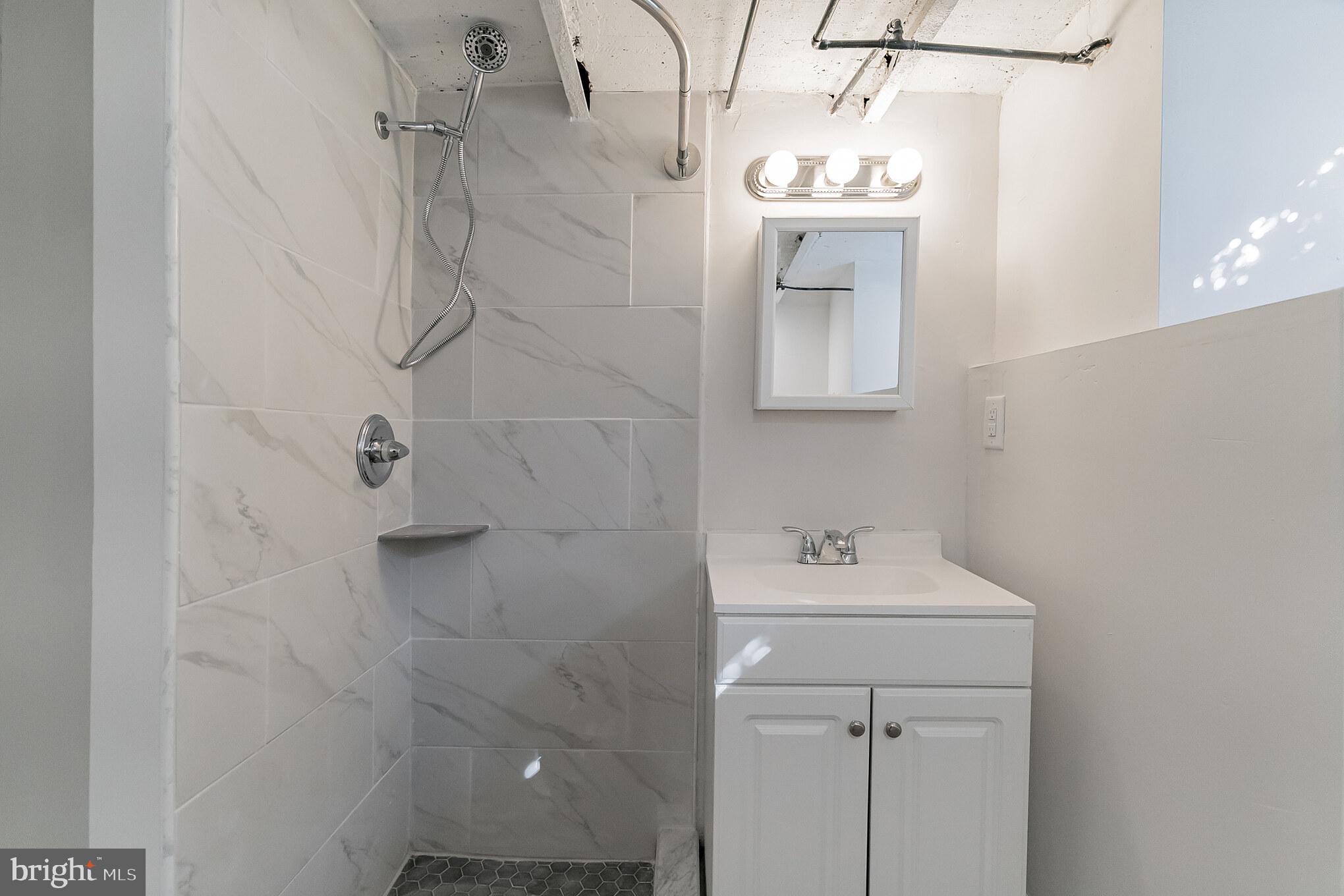 ROXBOROUGH - Residential